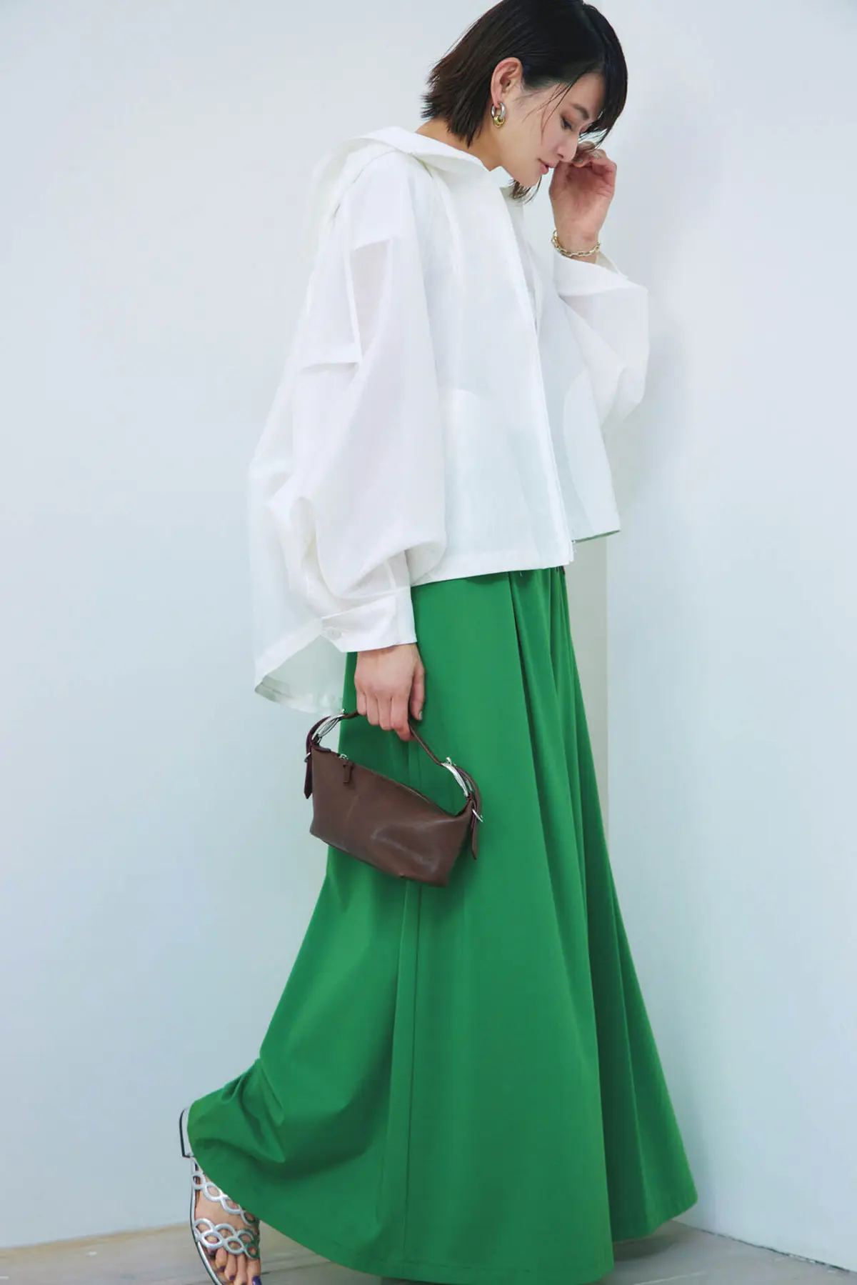 パンツが苦手な人にも高支持をマーク。 鮮やかに映えるワイドシルエット