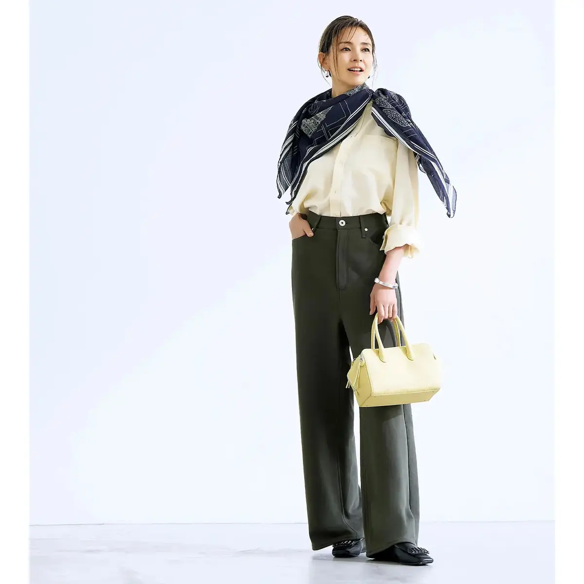 カジュアルすぎない、大人のためのスウェットパンツ