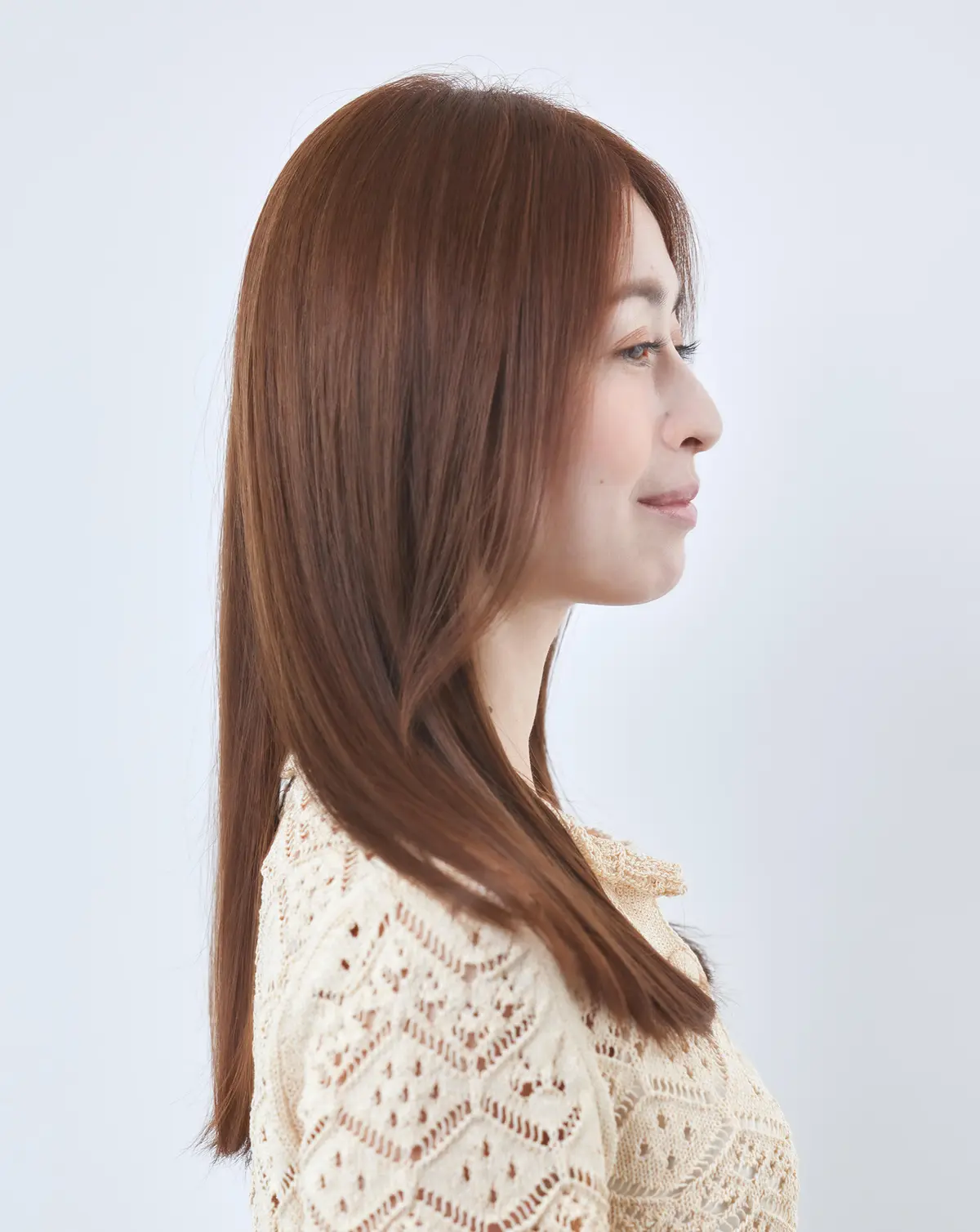 Webエクラ 横から見たセミロングヘアスタイル