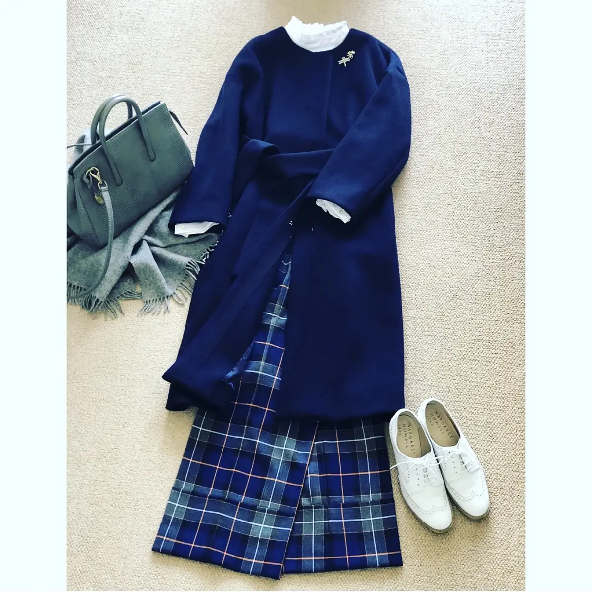 初めてのネイビーコートでフェミニンに。の画像_4