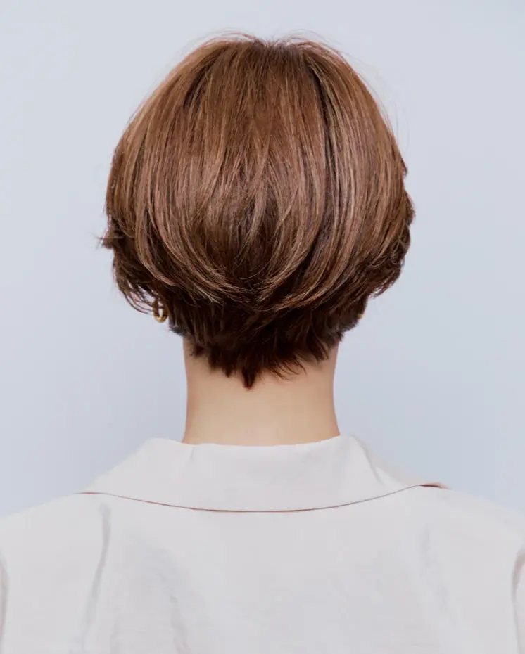 Webエクラ 後から見たショートヘアスタイル