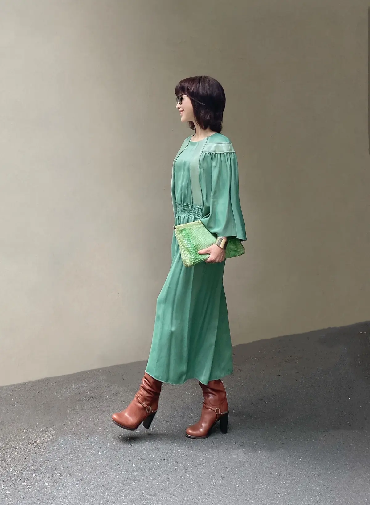 くすみカラーワンピース×ロングブーツの画像_4