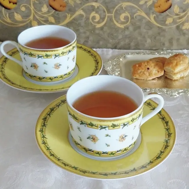 結婚式でいただいた『レイノー』の 特注カップで夫婦のひと時を