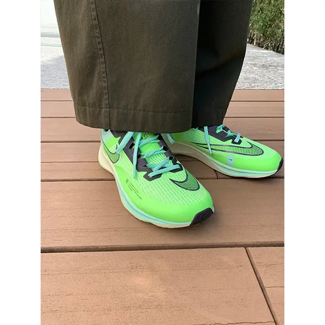 NIKEの「エア ズーム ライバル フライ 3」スニーカー（編集SH）