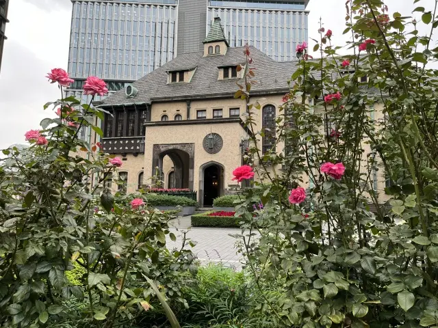 バラとアフタヌーンティーを楽しみにお気にの画像_1