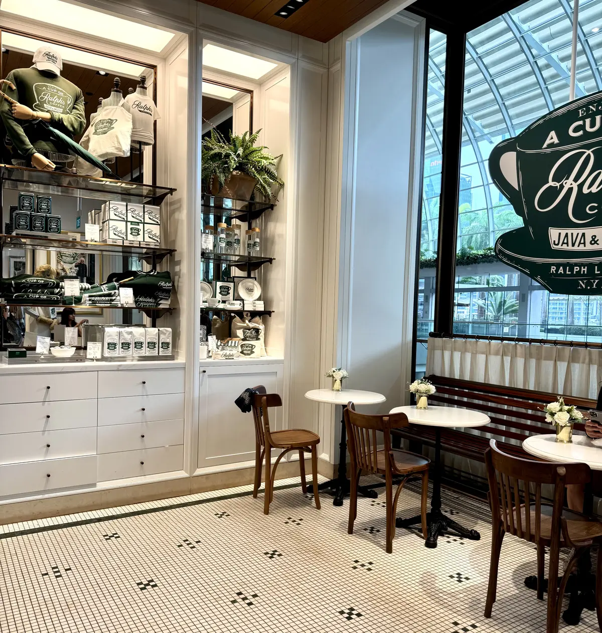 ラルフカフェ　店内