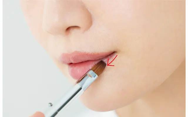 ブラシ塗りで輪郭をきちんととる