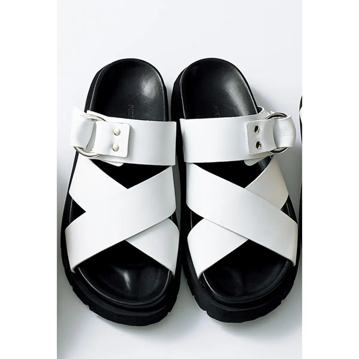 靴￥72,600／ピエール アルディ 東京（ピエール アルディ）　