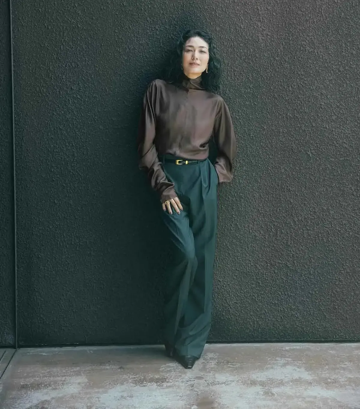 秋のトレンドカラー「ブラウン」を50代がセンスよく着こなすには？