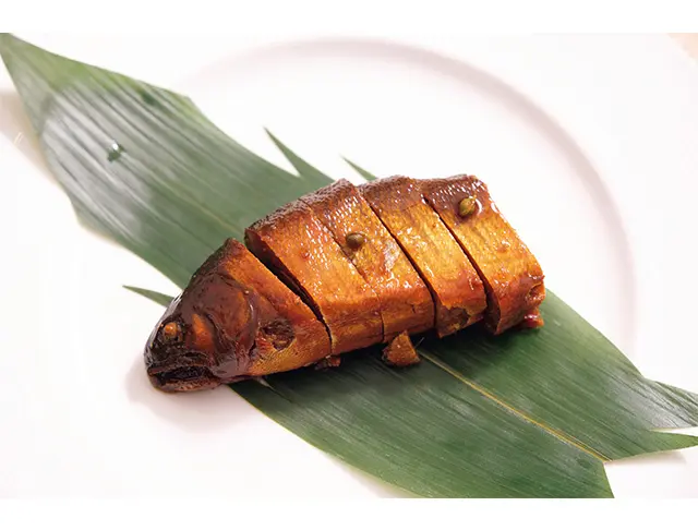 宜蘭県の子持ち鮎の甘露煮。山椒を効かせてさっぱりと