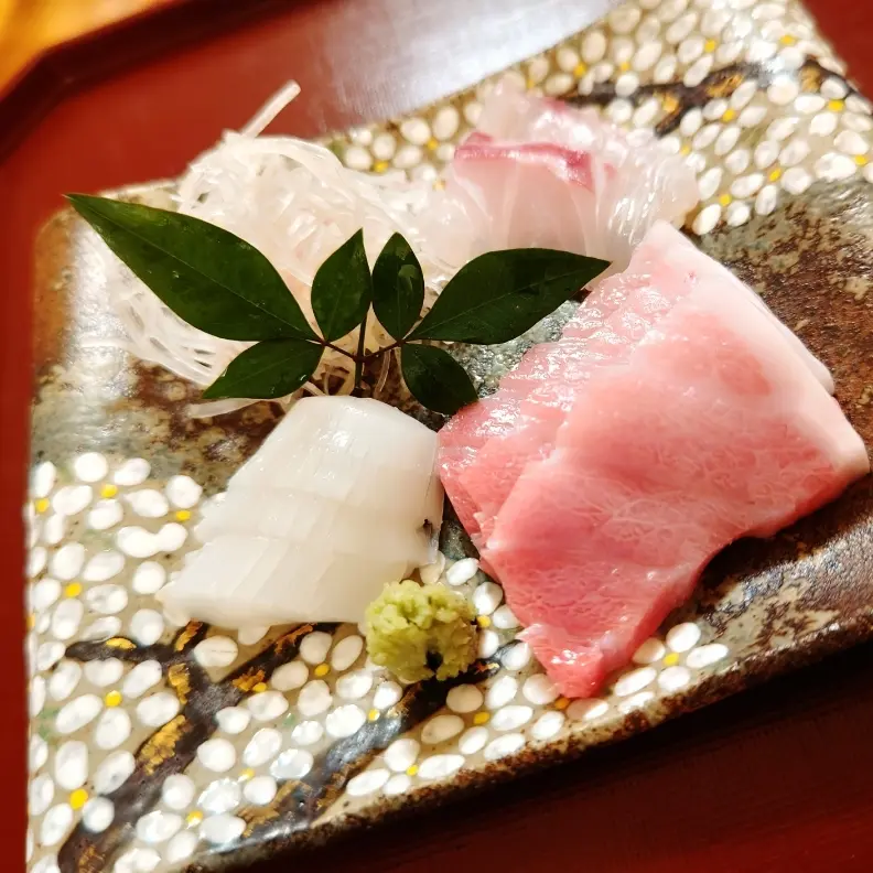 お造り（大トロ、鯛、烏賊）