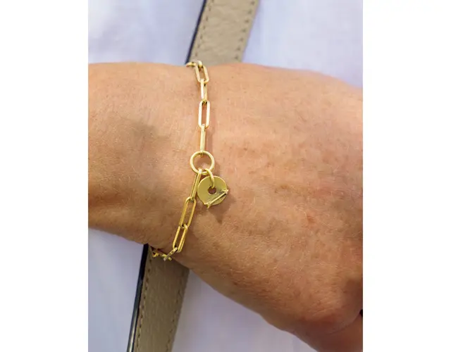 NYブランドのブルックアンドヨーク。イエローゴールドが明るさをプラス