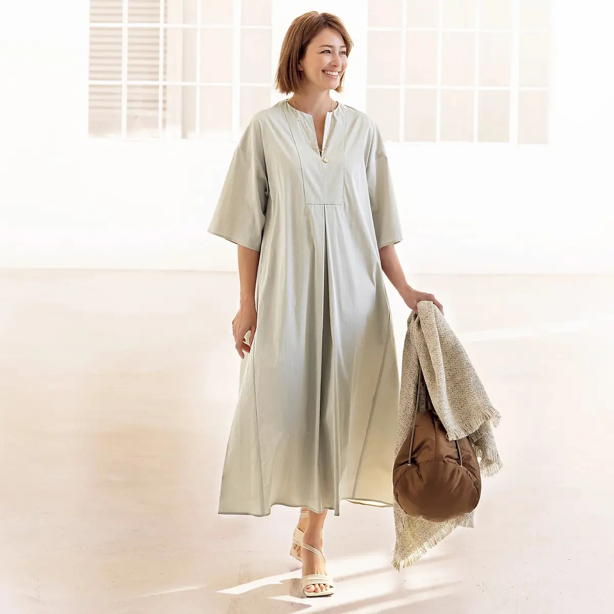 エレガントなディテールで魅せる人気アイテの画像_1