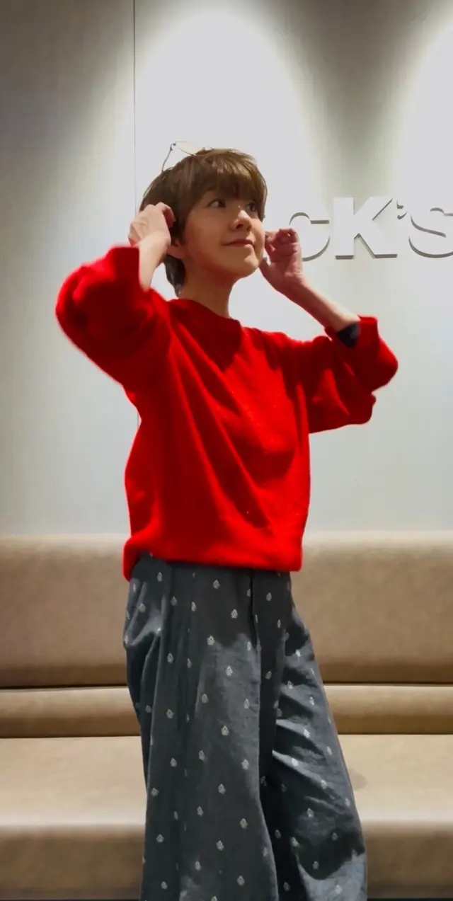 冬は赤ニットで早くもクリスマス気分！の画像_5