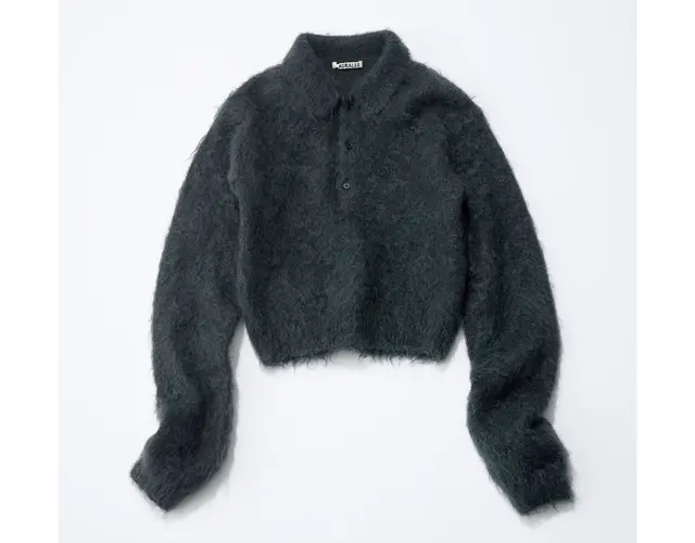 オーラリーのグレーニット