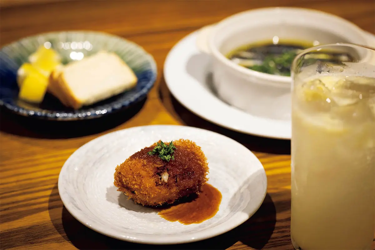 自家製オイルサーディン、パン つき￥1,800、かにクリームコロ ッケ・甘エビのソース1個￥1,300