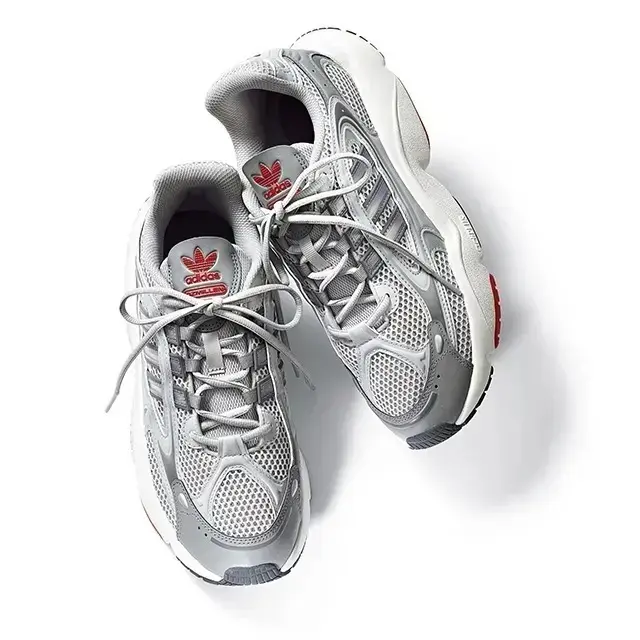 50代がこなれて見える！「春の最旬スニーカー」カタログ