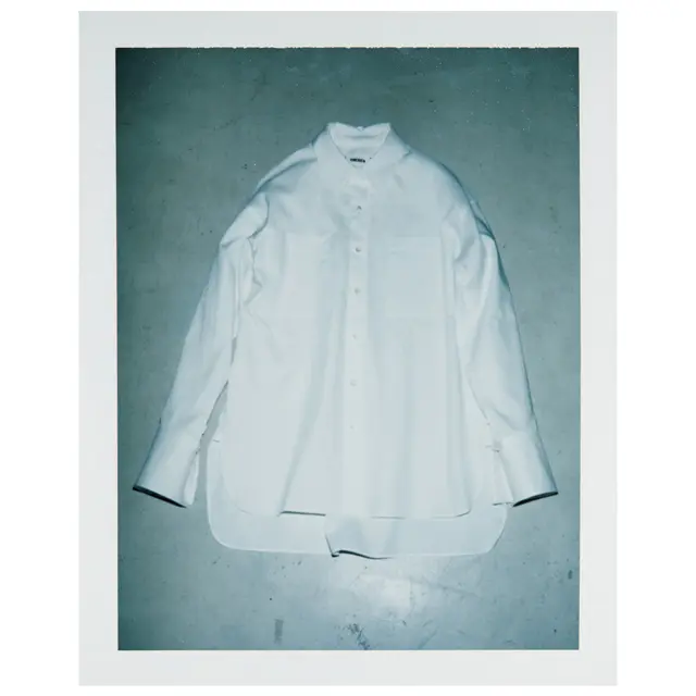 コキュカの白シャツ