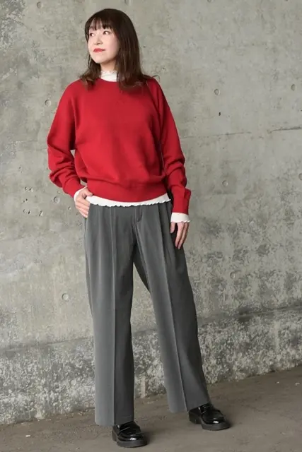 UNIQLOスムースコットンクルーネックセーターとＧＵタックワイドパンツ