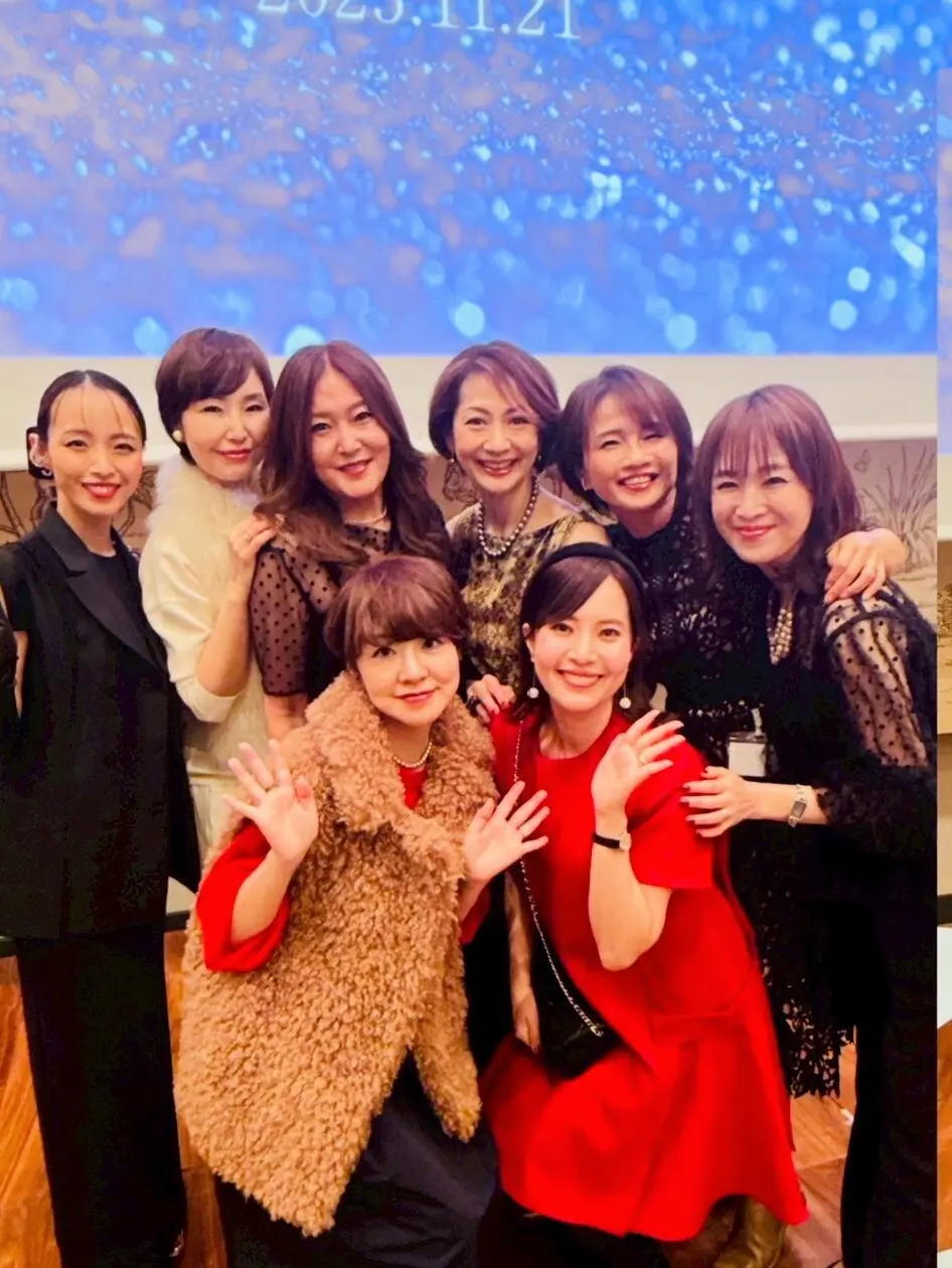 冬、パーティーファッション、パーティーコーデ、赤ワンピース、夜会、ソワレドゥエクラ、40代ファッション