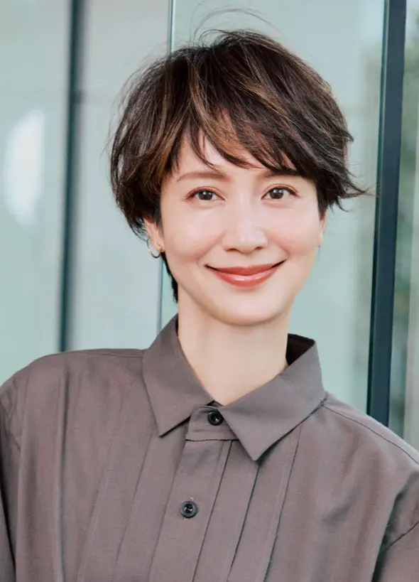 Webエクラ 前から見たショートヘアスタイル