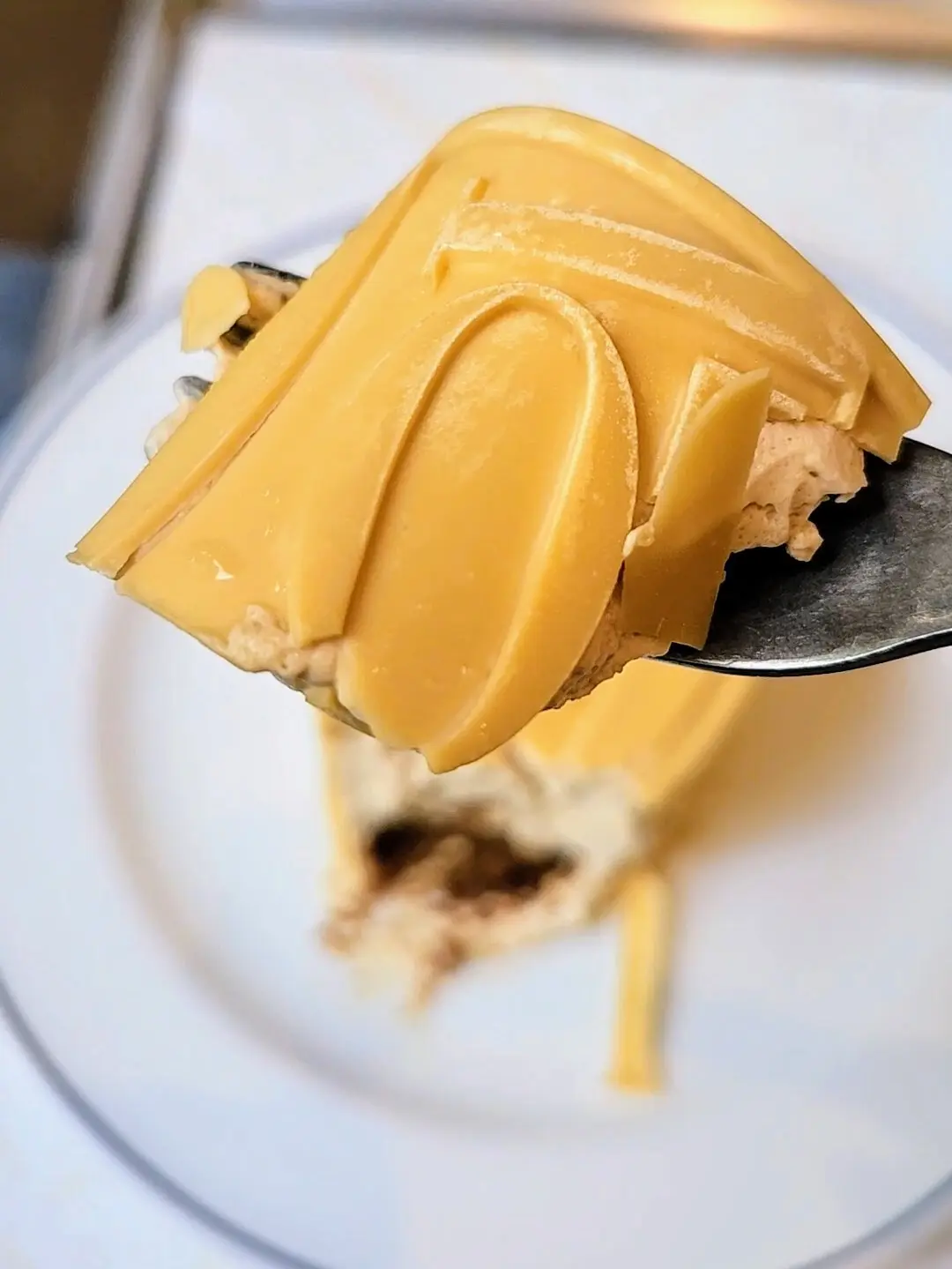 表参道カフェ、ロシフェルコーヒー、モカケーキ、ラテアート、40代ファッション、ネイビースタイル、L'OFFICIEL COFFEE