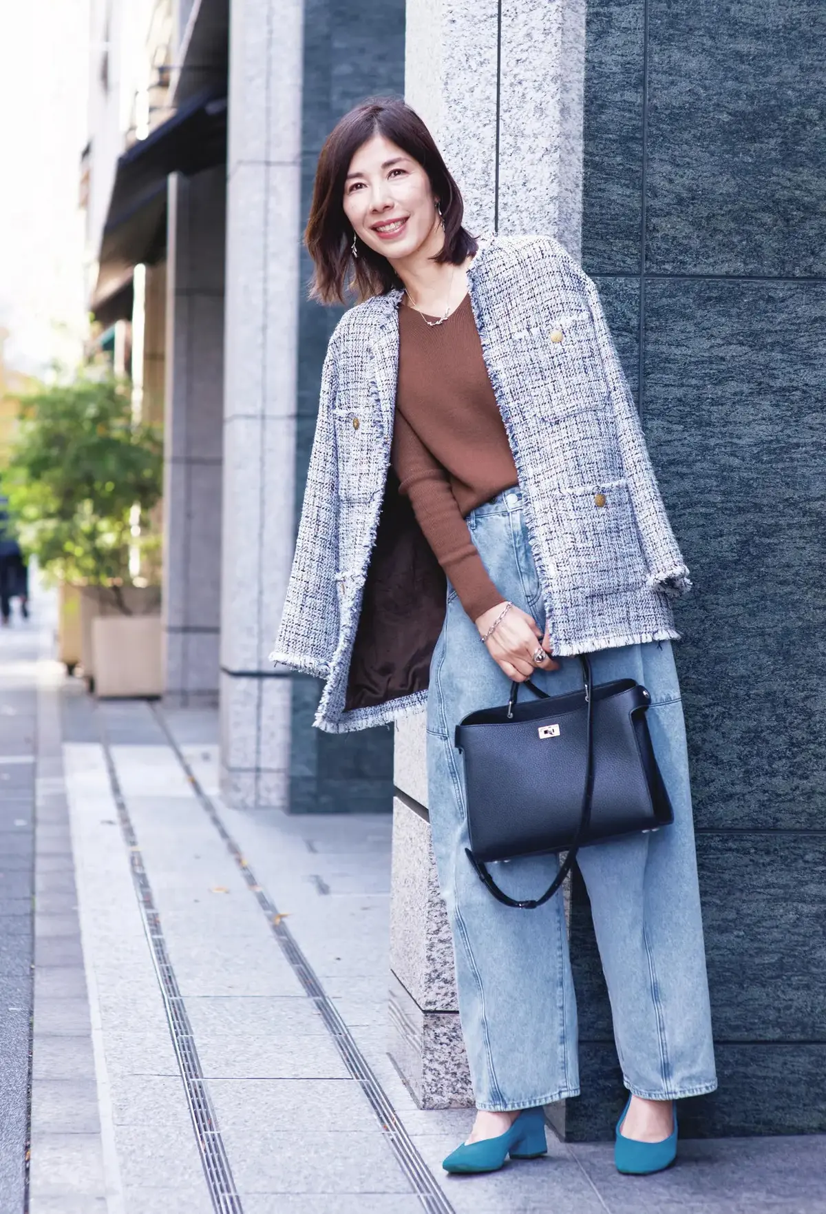 デニムやファーも！ 「友人と会う日」のアラフィーコーデ【エクラ 華組のリアルファッションSNAP】