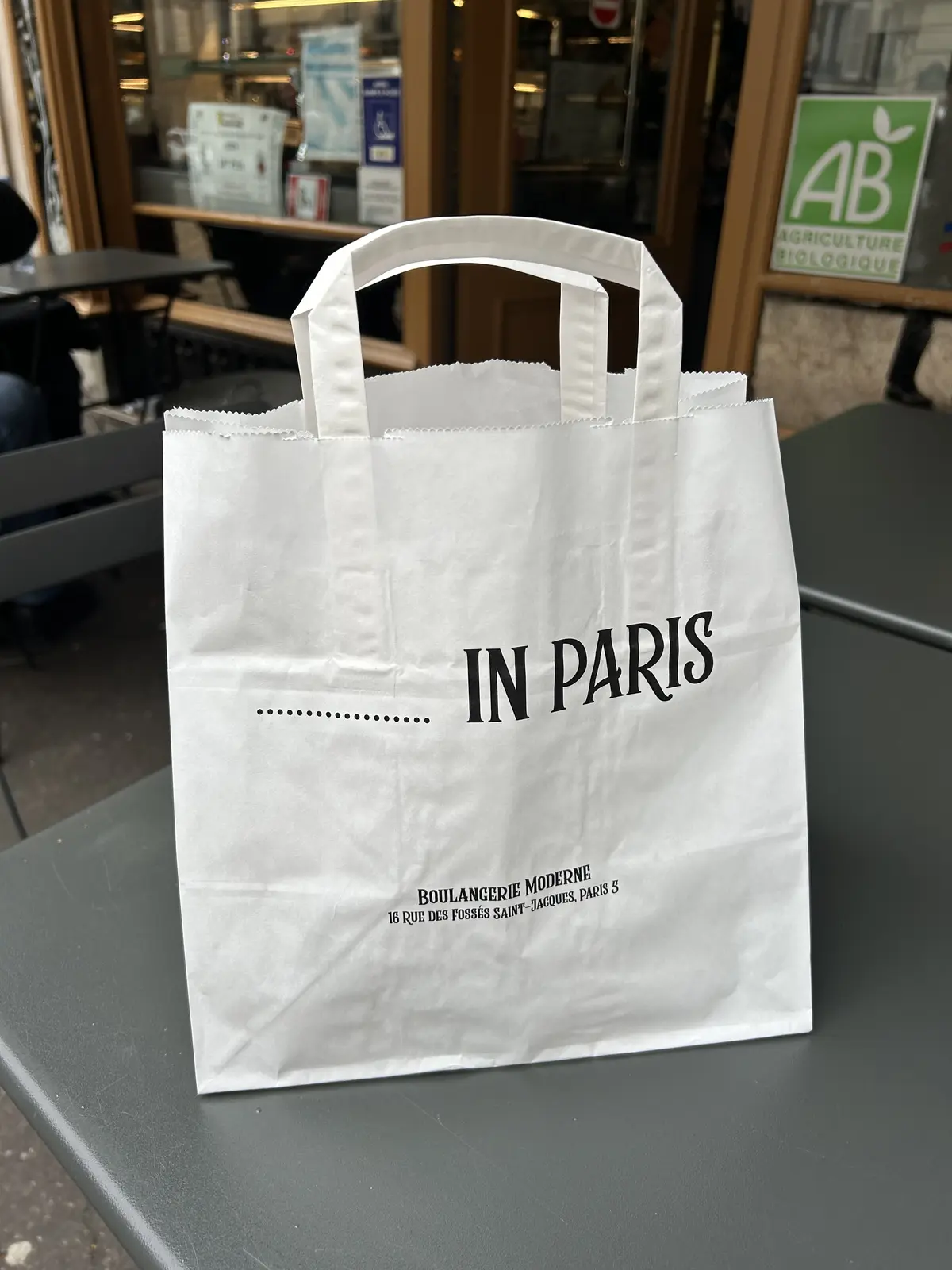 エミリーパリへ行く　　　パンオショコラ　　　ロケ地