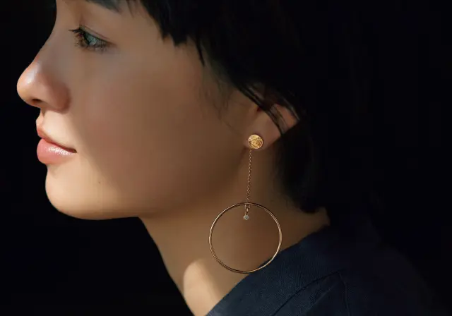 揺れるフープとチェーンが魅力のエルメスの新作ピアス