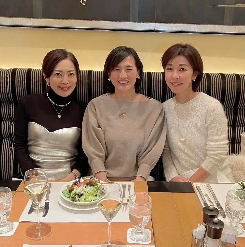 メタリックのビスチェを着て華組ホテルランの画像_2