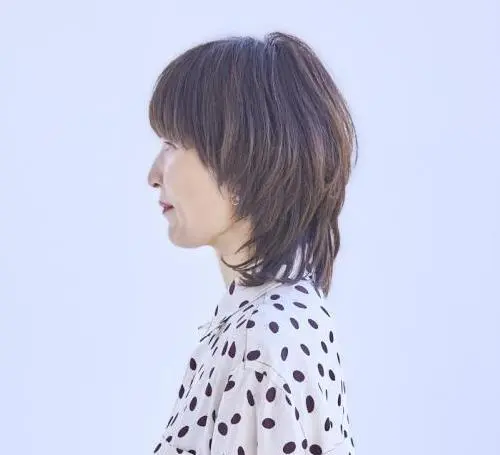 OurAge×Webエクラ  横から見たミディアムヘア　ヘアスタイル