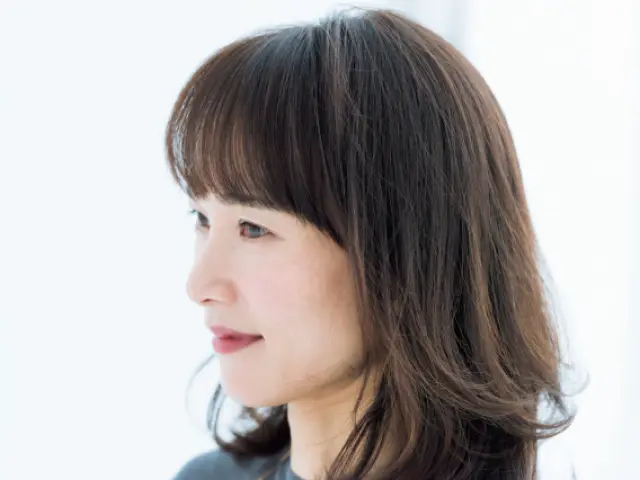 毛先のランダムな動きが明るくカジュアル