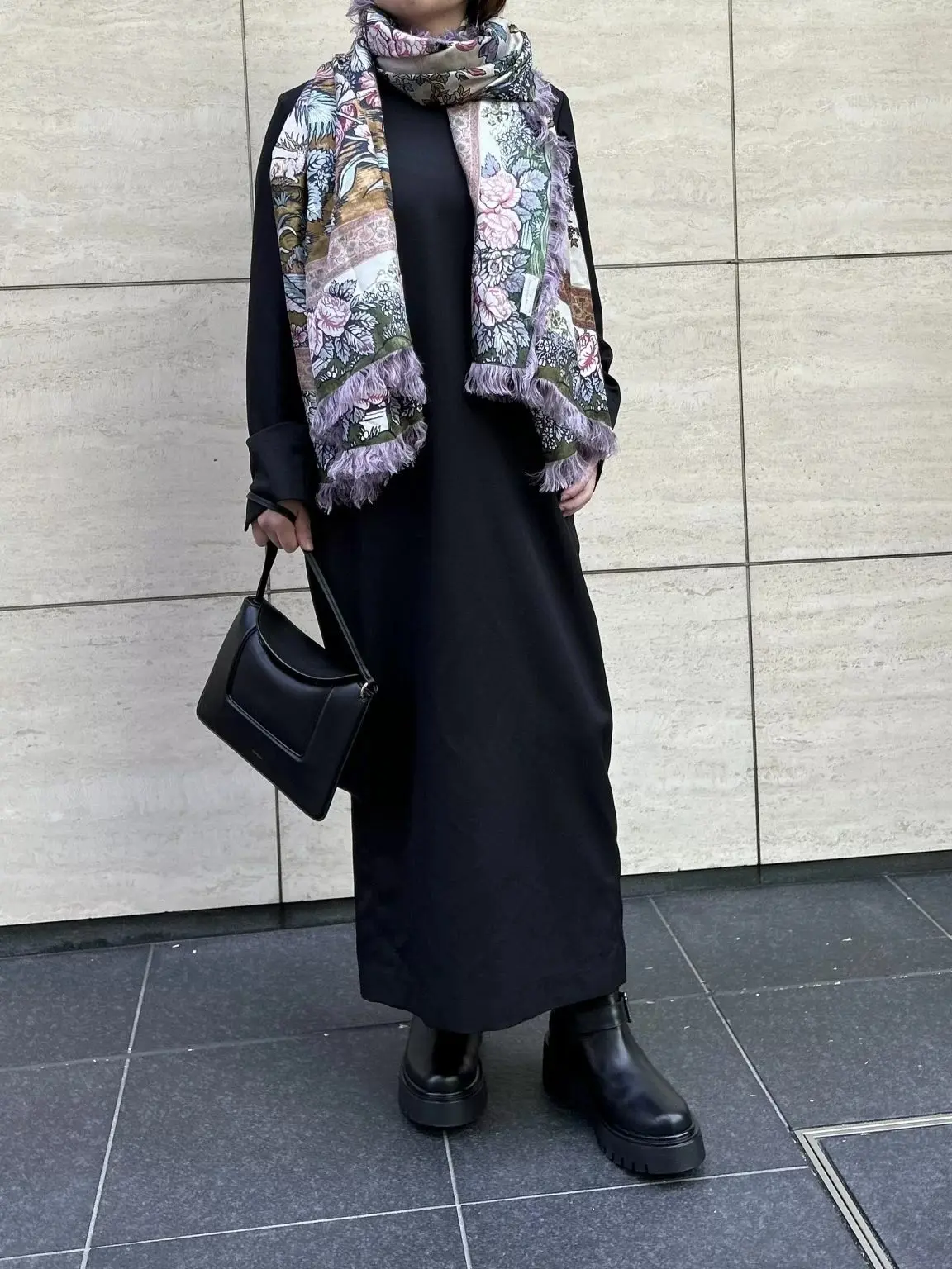 独創的な色柄が芸術作品のようなストール の画像_12