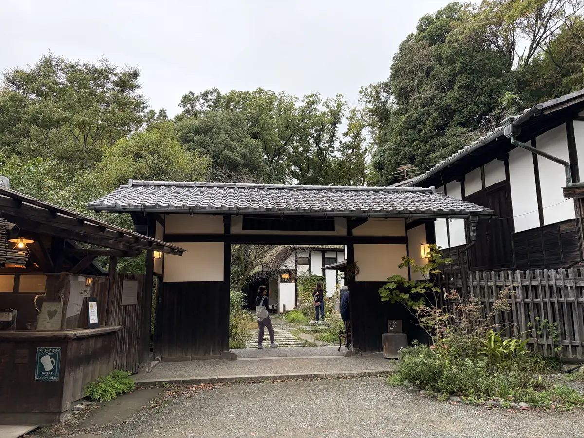 武相荘の入り口