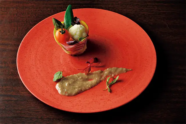 スチームベジタブル。腐乳に白味噌、香味野菜を合わせたソースで。