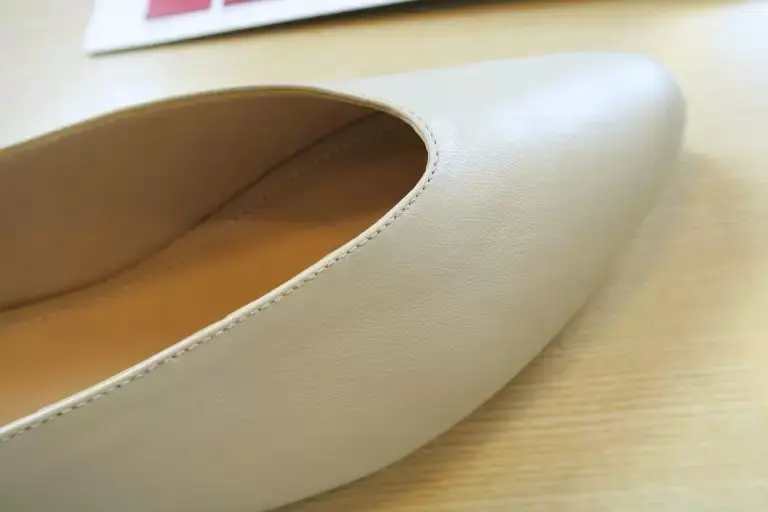 enchanted/【HAPPY PLUS STORE別注】本革ソフトレザーVカットバブーシュ/￥12,980（税込）