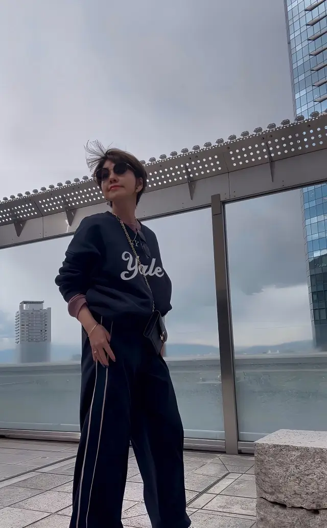 ネイビーコーデにニュアンカラーのピンクをの画像_1