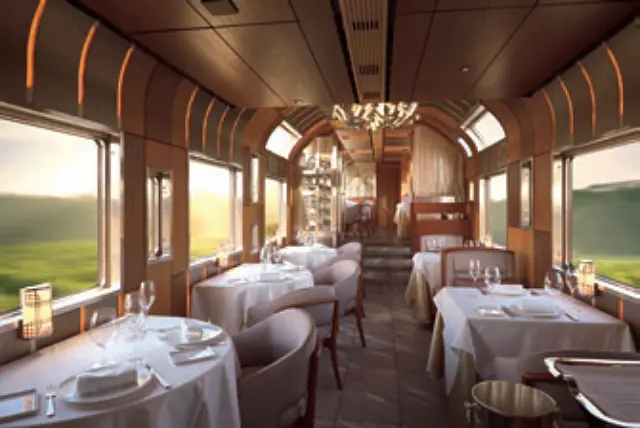 大人のひとり旅　列車　おすすめ　TRAIN SUITE 四季島　「DINING しきしま」では、総料理長のディナーを楽しめるのをはじめ、行く先々の名店のシェフや料理人が乗り込んで料理を提供