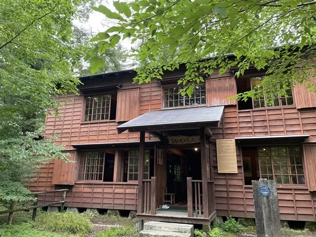 軽井沢ショー記念礼拝堂の奥にある、ショー記念館