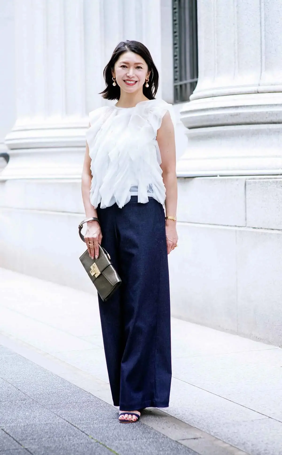 大好きなデニムをトップスと 大ぶりアクセサリーで華やがせて