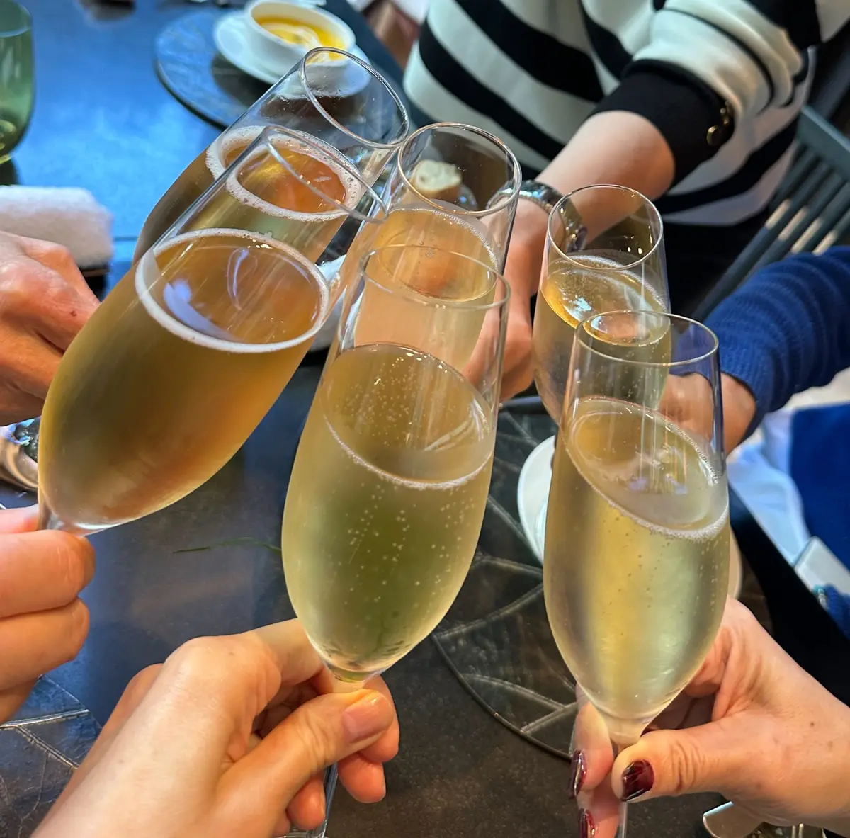 スパークリングワインで乾杯！