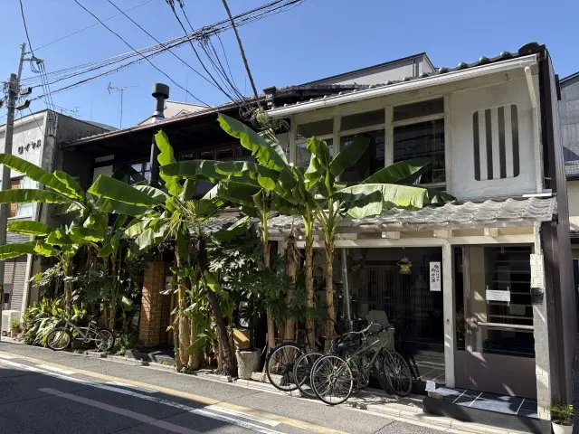 「ユニクロの白シャツで楽しむ、京都カフェの画像_2