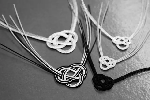 鈴木さんが完成させた「あわじ結び」