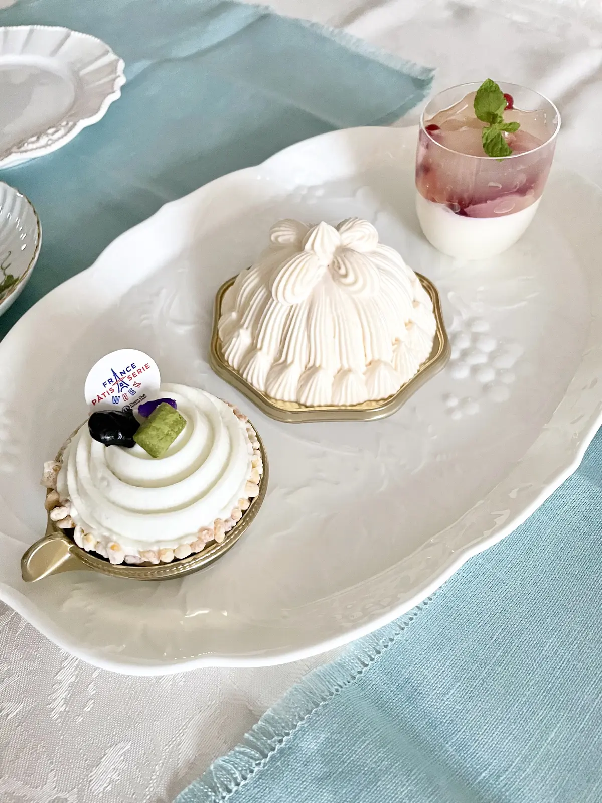 ウエッジウッド、東京会舘本舘、スイーツ&ギフト、SWEETS & GIFT、夏限定商品、季節限定商品、期間限定スイーツ、和栗、メロン、ルージュメロン、北海道メロン、生クリーム、モンブラン、マロンシャンテリー、プレミアムマロンシャンテリー、東京会舘、TOKYO KAIKAN、東京会舘本舘、スイーツ&ギフト、SWEETS & GIFT、夏限定商品、季節限定商品、期間限定スイーツ、カカオフルーツ、桃、ピーチ、白桃、ゼリー、パンナコッタ、ミント、ラズベリーソース、生クリーム、黒豆と抹茶クッキー、ライ スパフ、夏テーブルコーデ、夏テーブルコーディネート、ミントグリーン、水色、ランチョンマット