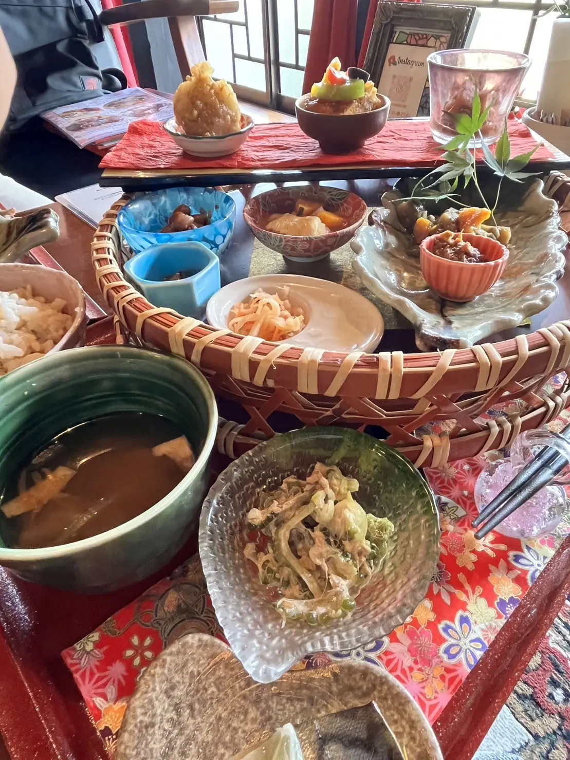 腸活糀美人ランチ。籠の上にも橋が架かる、豪華な内容にびっくりします！