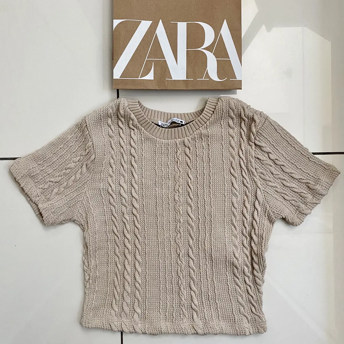 ZARAのクロップドケーブルニット