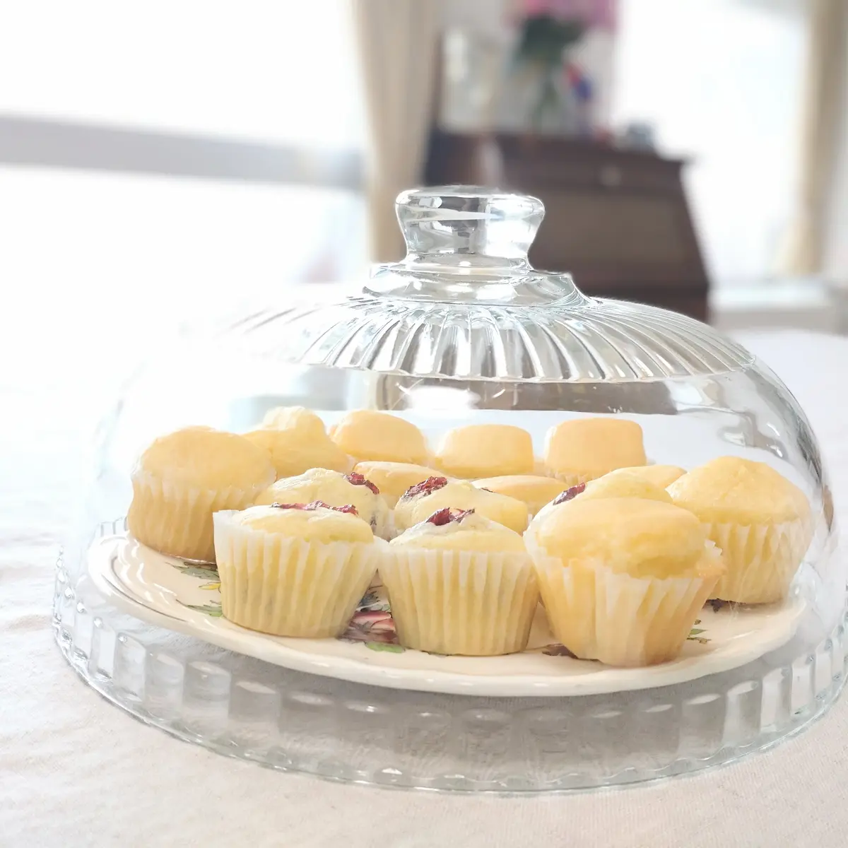 お菓子作り　クランベリー　アーモンドプードル　米粉　卵　甜菜糖　太白ごま油　アンティーク食器