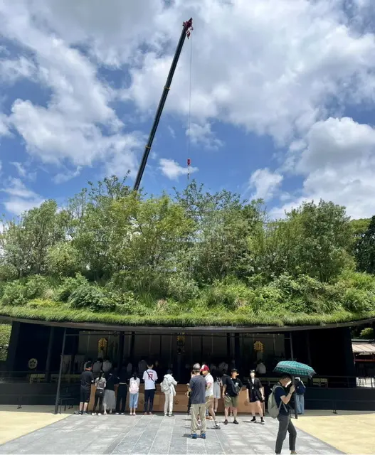 太宰府天満宮本殿。工事中の本殿の前にできています