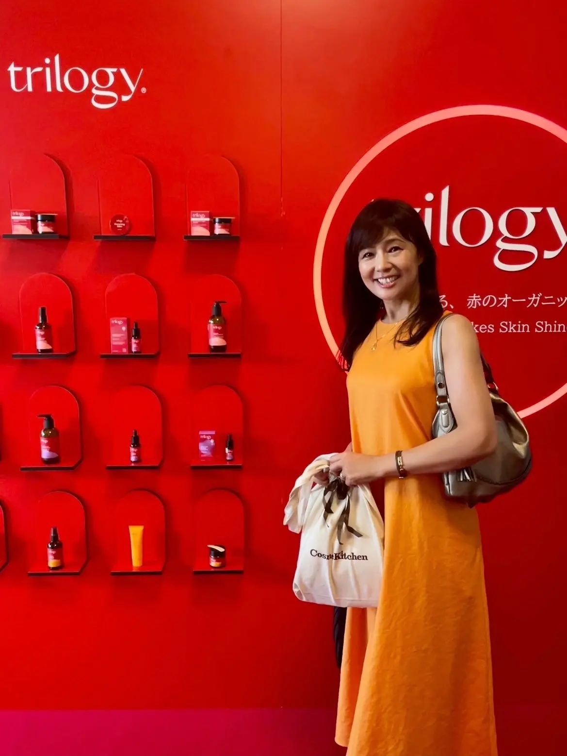 ニュージーランド大使館、NEW ZEALAND SUSTAINABLE BEAUTY、ニュージーランドサスティナブルビューティー、イベント、撮影ブース、trilogy、トリロジー、ワンピース、ma couleur、ヤマトドレス、バッグ、KUMIKYOKU、ブロンズ、ブロンズバッグ、オレンジ、ワンピース、ノースリーブワンピース、ワンピ、夏ワンピース、夏ワンピ、秋、秋ワンピース、残暑ワンピース、秋ワンピ、オレンジワンピース、セミロング、ブレスレット、革ブレスレット、コスメキッチン、cosme kitchen、赤、赤ブース、