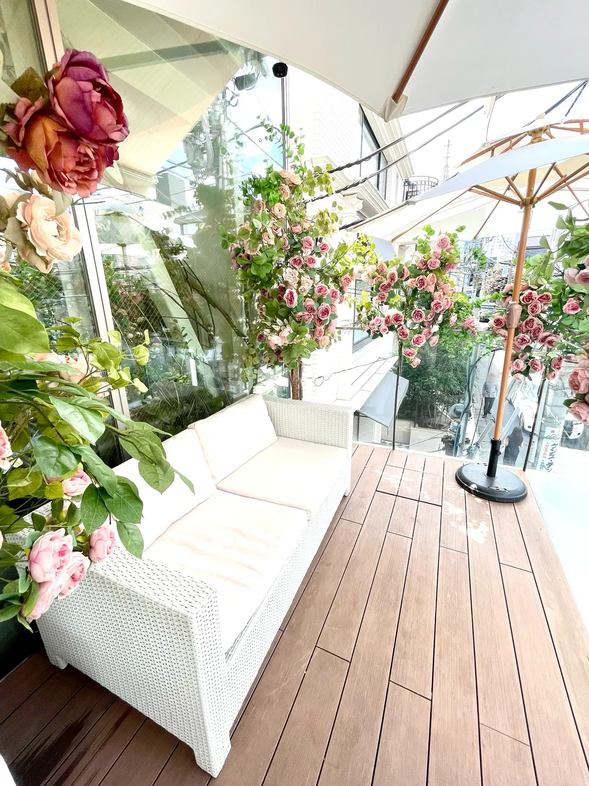 女子会、ランチ、HAUTE COUTURE CAFE、オートクチュールカフェ、アフタヌーンティー専門店、表参道カフェ、オートクチュールカフェ表参道、HAUTE COUTURE CAFE 表参道、薔薇、薔薇のアフタヌーンティー、アフタヌーンティー、いちごパフェ、いちご、スイーツ、マカロン、ピンク、カップ&ソーサー、ピンクカップ、コーヒーカップ、ピンクコーヒーカップ、薔薇のカップ、ピンクワンピース、ワンピース、SHEIN、シーン、MOTF、ロングヘア、セミロングヘア、セミロング、ロングボブ、ノースリーブワンピース、ベルト、Vis、ビズ、シルバーベルト、薔薇のテラス、薔薇のテラス席、テラス席